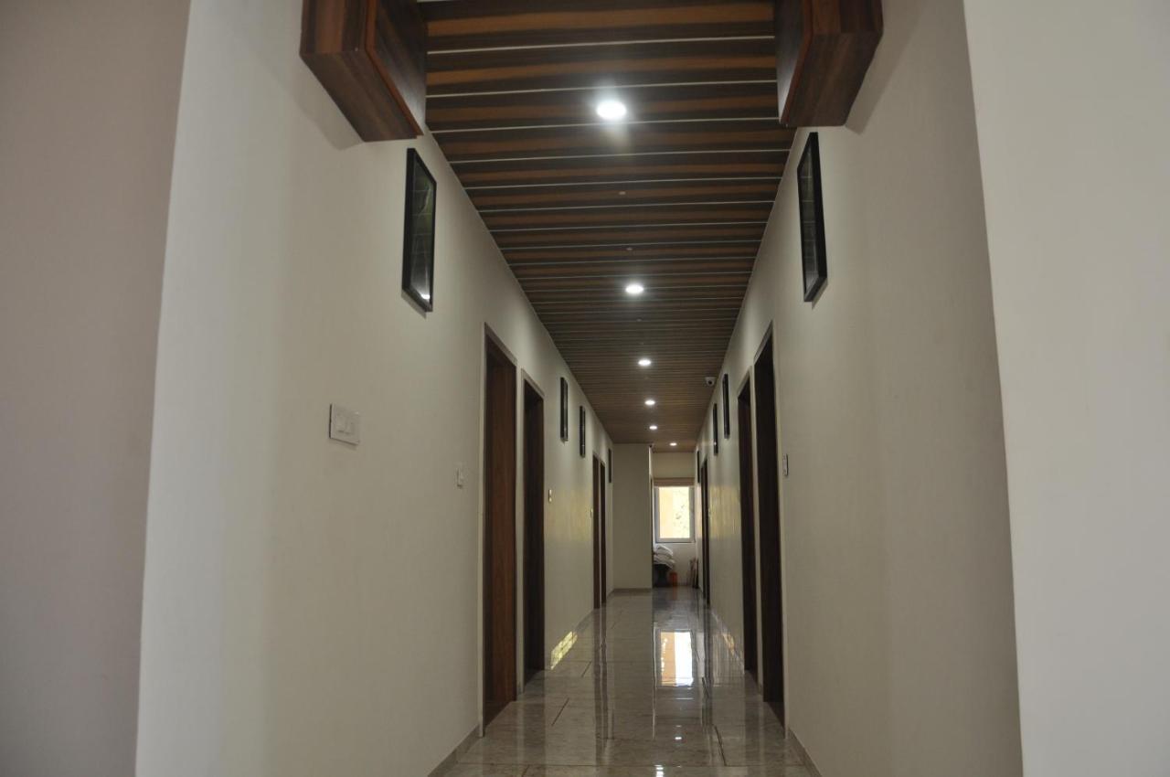 Hotel The Grand Shiva Gondal Exterior photo